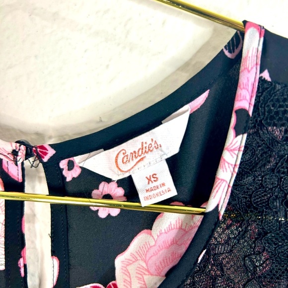 Candie’s Sleeveless Floral Blouse XS Black Pink Lace Trim Button High-Low Hem - Picture 5 of 10